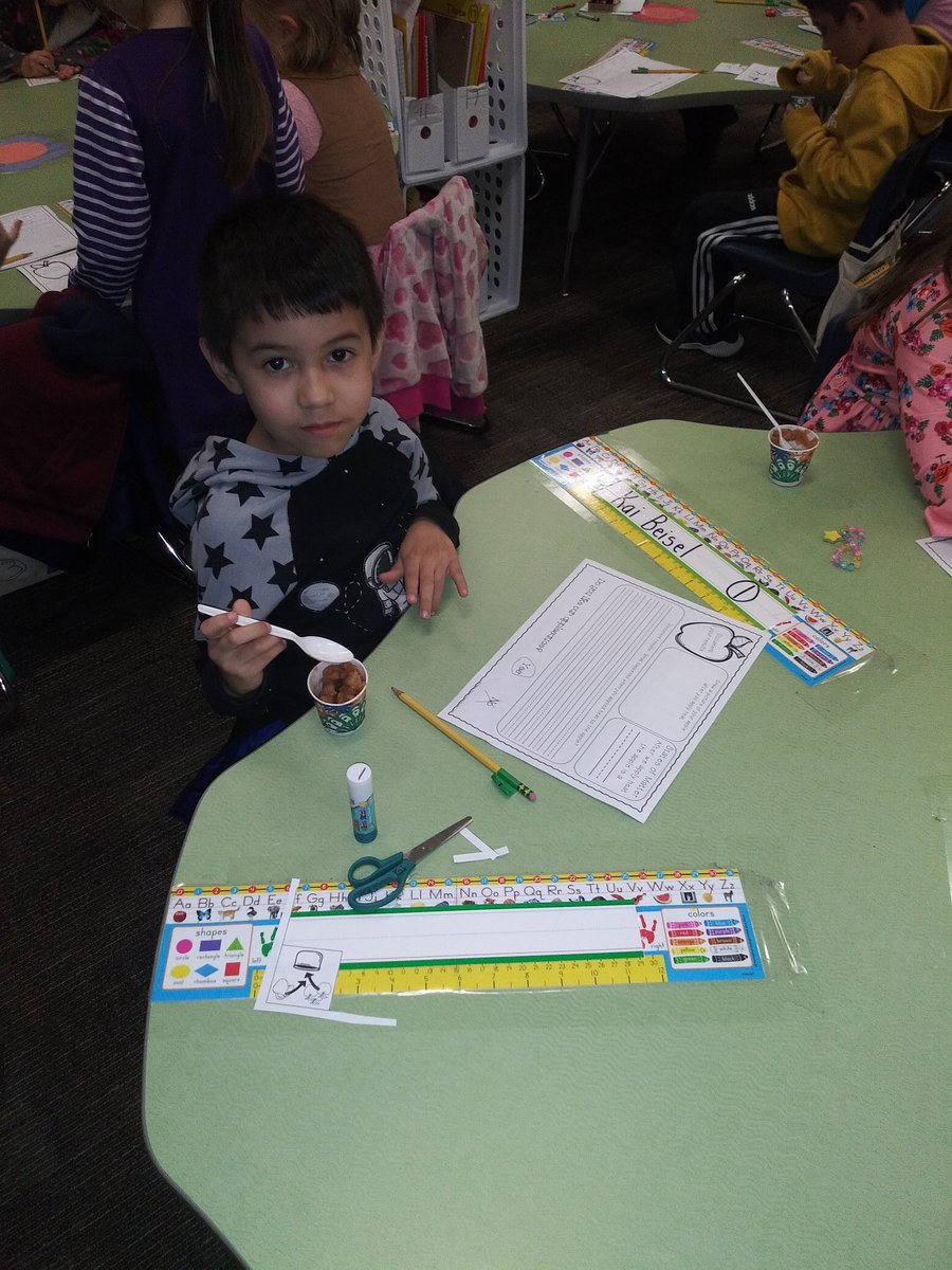 Tasting the applesauce that we made
#EGETakesFlight