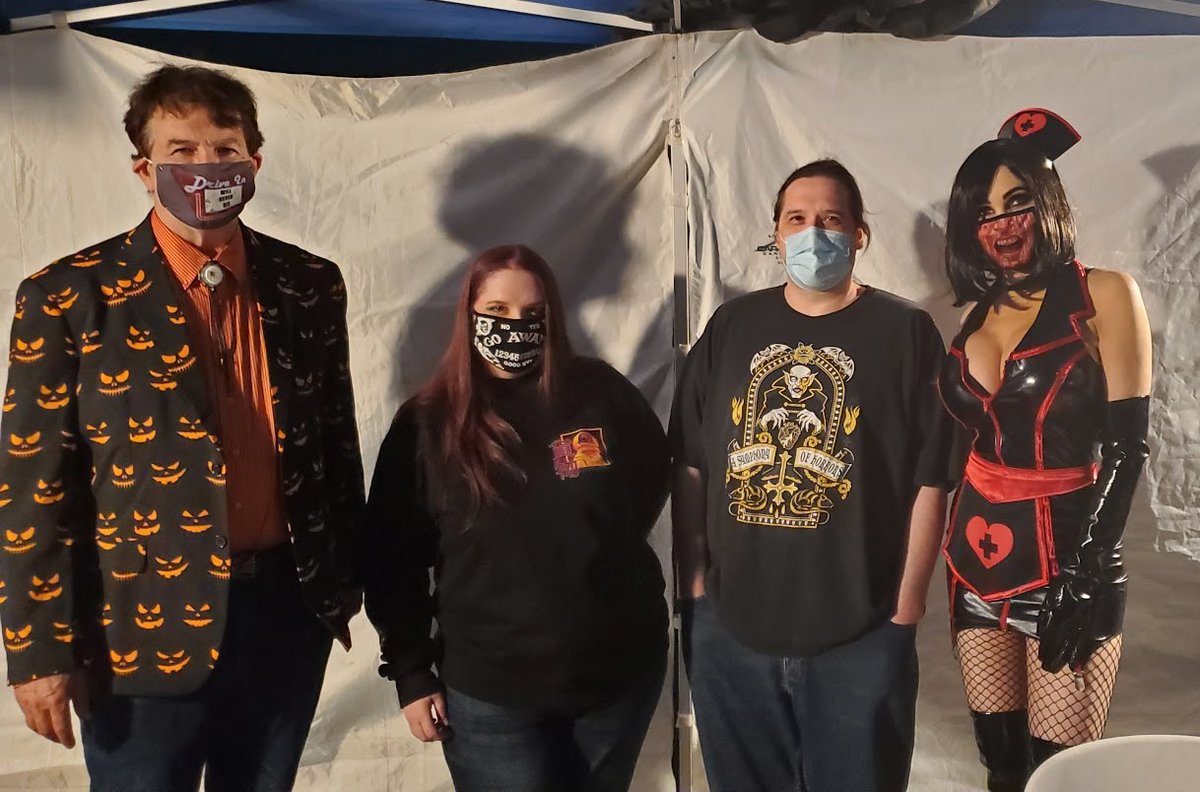 thepipes's tweet photo. Thank you to @therealjoebob and @kinky_horror ! I had so much fun at the @joebobshaunted event. You are the best! #MutantFam https://t.co/l60OCeKwIg