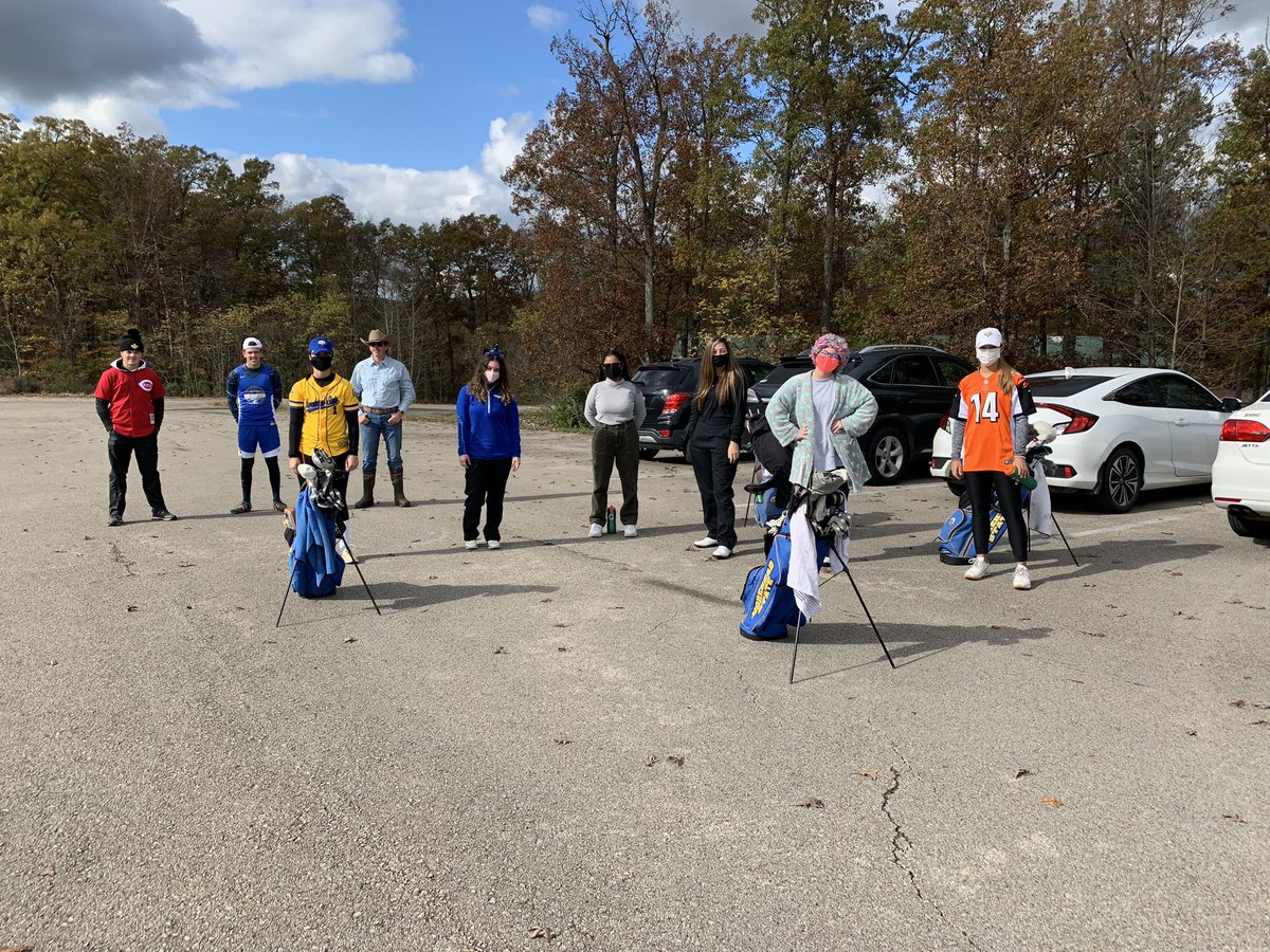 A few pics from today’s Halloween 4-club challenge. Low scores, fun times and great costumes! 🦅
