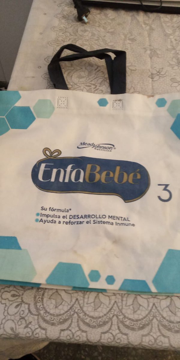 Hoy viernes a la tarde me robaron esa mochila, adentro tenia una bolsa como la de la foto con apuntes de Medicina. Son muy importantes y no son míos, es lo único que necesito conseguir de vuelta. 

Zona Oroño y San Lorenzo, Rosario. 

Ayudenme a difundir 🙏