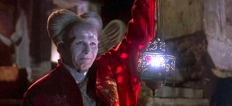 Jour 30/31 | Dracula (1992) de Francis Ford Coppola. Le rôle d’une vie pour le grand Gary Oldman. L’adaptation parfaite du livre, qui ne sera jamais surpassée. Style gothique encore tres marqué, film sobre et épique qui trouve le juste équilibre entre romance et horreur.