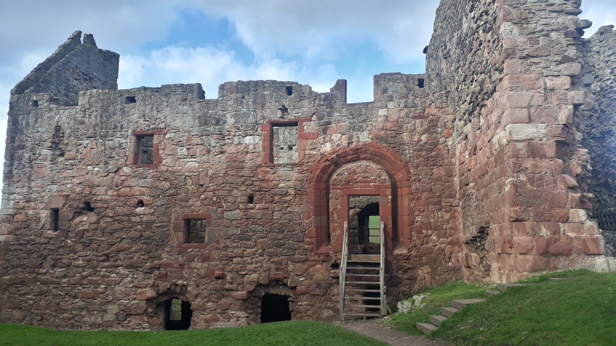 Another 14 castles today! This time road riding 🚴‍♀️ round East Lothian.