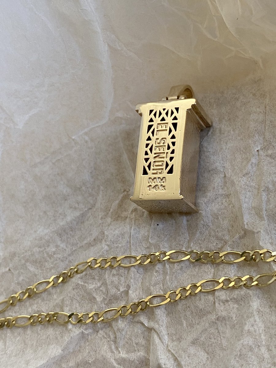 ElSenorNewYork's tweet photo. Pier 7 the Golden Era in 14k solid gold gold #DestinationBlock collab w/El Señor @michaeljosephmaestas complemented w/a solid 14k figaro link #🤙🏽 #elseñorskate #elseñorjewelry #runskatechill #sfskateboarding #emb4life https://t.co/LeQJidE0hl