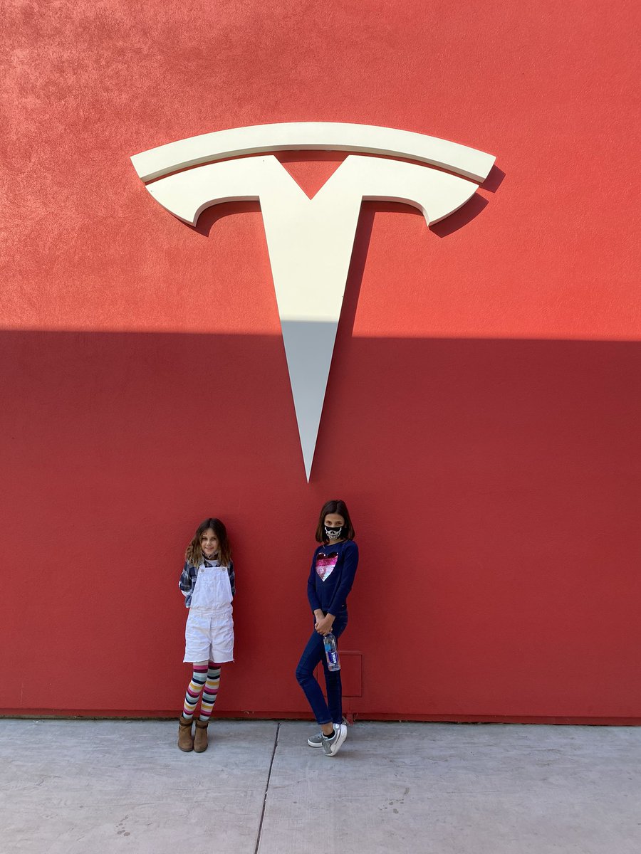 sbrough305's tweet photo. @elonmusk your Kettleman Super Charger station is amazing. Please build more of these. Who would ever buy a Mercedes, BMW or other manufacturer when they can have a Tesla and an experience like this? https://t.co/DH0miIaqBu