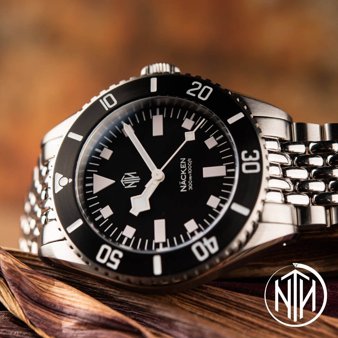 The new 40mm Subs have arrived!  

We've already shipped these pieces out to our retailers, so check your local retailer's website and keep an eye out for email notifications!

 #NTHWatches