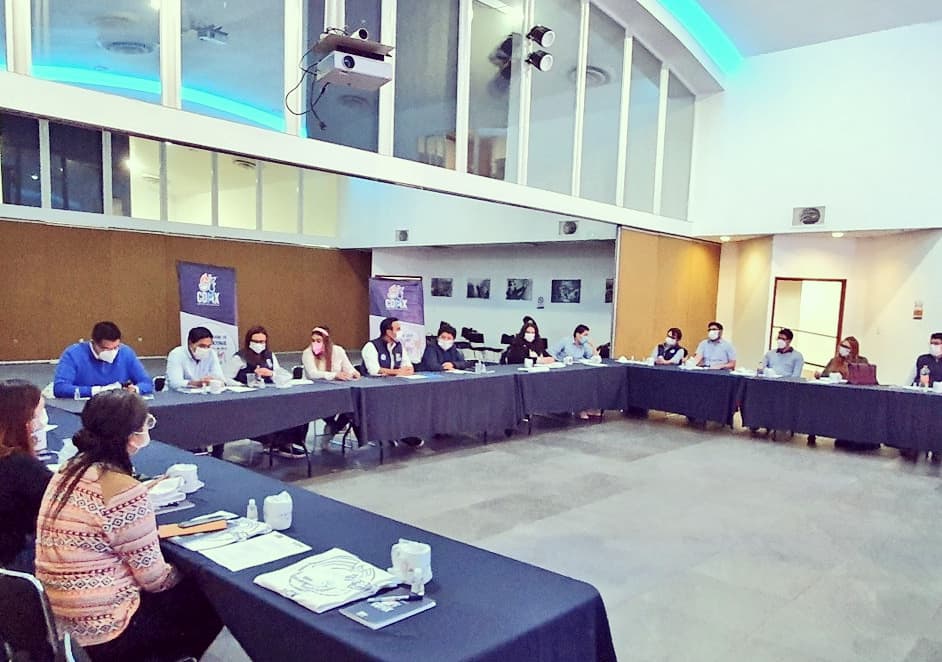 AJ_VCarranza's tweet photo. El día de ayer nos reunimos las y los Secretari@s de @AJ_CDMX con nuestro Presidente @AAtaydeR de @PAN_CDMX y el Secretario General @ErnestoSR_MX para definir la ruta electoral rumbo al 2021🇲🇽💙
Los jóvenes somos el futuro de México ✌🏻 #SiHayDeOtra #AJVC https://t.co/xUBvRqEABp