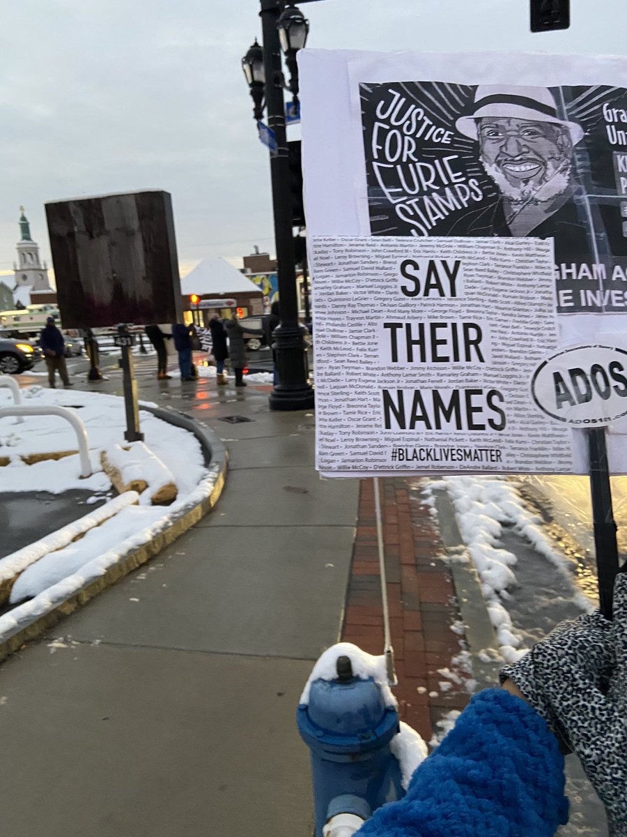 myplunderedream's tweet image. Welp! It was 30 degrees and i am back in the car with the pins and needles cold fingers and toes.
#saythiernames
#ReparationsNow 
#ProjectTakeOver