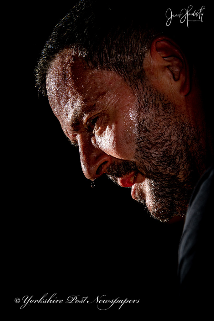 YPinPictures's tweet image. Great to get this weekend @yorkshirepost #Magazine cover from #contemporary #glassmakers @gilliesjones #GilliesJonesGlass #mastercraftsman true #artist at work #glassblowing @IanDayPix @MarisaCashill @BondChris73 @mikegauntdesign @JayMitchinson #picoftheday #photography #Lighting