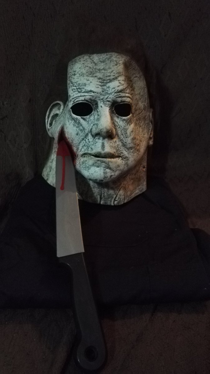 ScottSoar's tweet photo. Tomorrow...#TerrorTakesShape 🔪 
 
#TrickOrTreat  🍬 
 
#HappyHalloween 🎃 https://t.co/cdqLt8NYKB