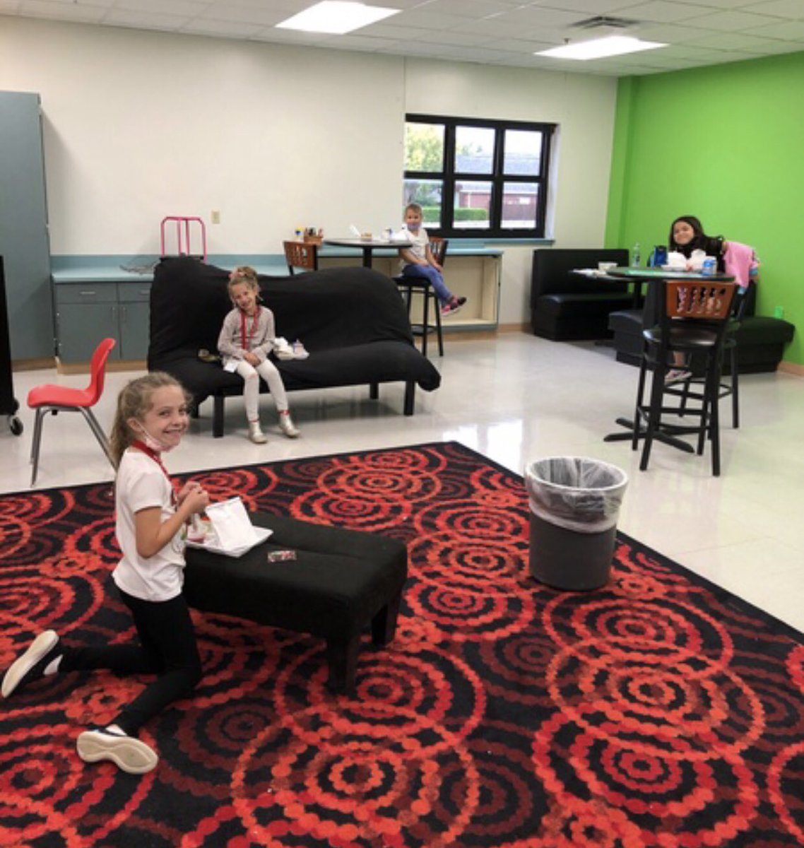 lisastrange2016's tweet photo. Enjoyed these past 2 Fridays having some special time during lunch! Who will I get to eat with next week? Can’t wait!@BridlewoodES #strangelunchbunch https://t.co/aXeWId5Mis