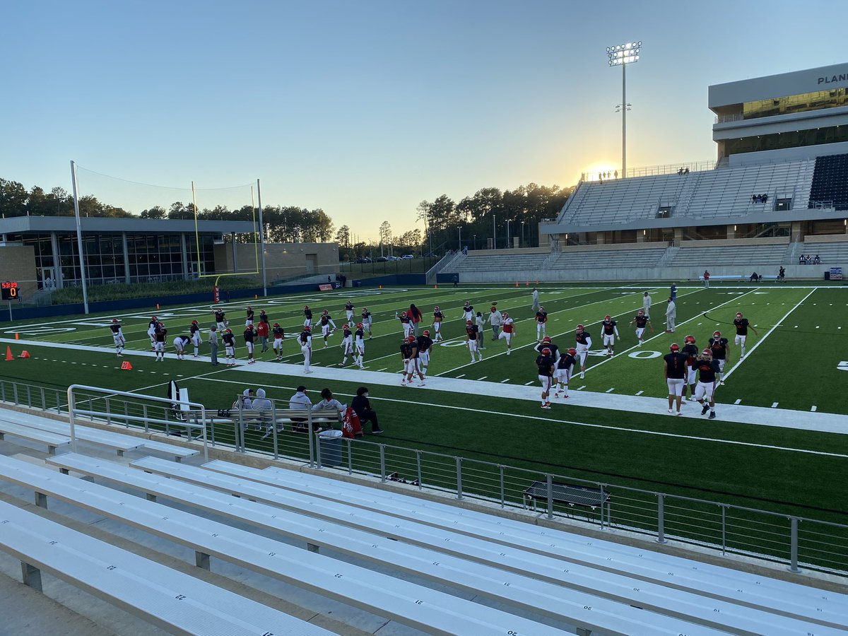 MacFBallBooster's tweet photo. Let’s get this win Generals! Mac vs Westfield tonight!! #mpnd @MacArthur_FB @macpridesalute @MacGenAthletics https://t.co/TipMIfmruu