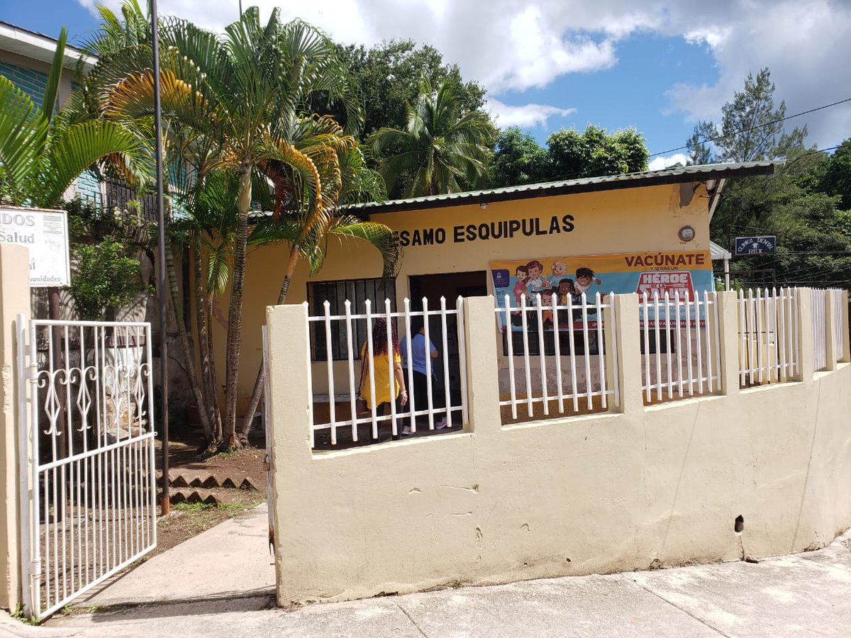 saghonduras's tweet photo. Erick Martínez Director de #PRONAGRO y el Secretario Gral de la #SAG, José Luis Andino, en visitan el municipio de Esquías, Comayagua, para conocer los resultados de #FuerzaHonduras, se reunieron con autoridades municipales, de salud y FUSINA.
#HondurasConHechos https://t.co/8llQC6uOMI