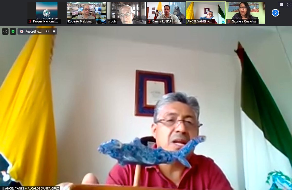 parquegalapagos's tweet photo. #SantaCruz | El @parquegalapagos y el @gadsantacruz rindieron homenaje al Gral. Fernando Dobronski Ojeda, gestor de la declaratoria de Galápagos como Patrimonio Natural de la Humanidad, en un acto desarrollado por Facebook Live. https://t.co/G3O1uUt6Xv