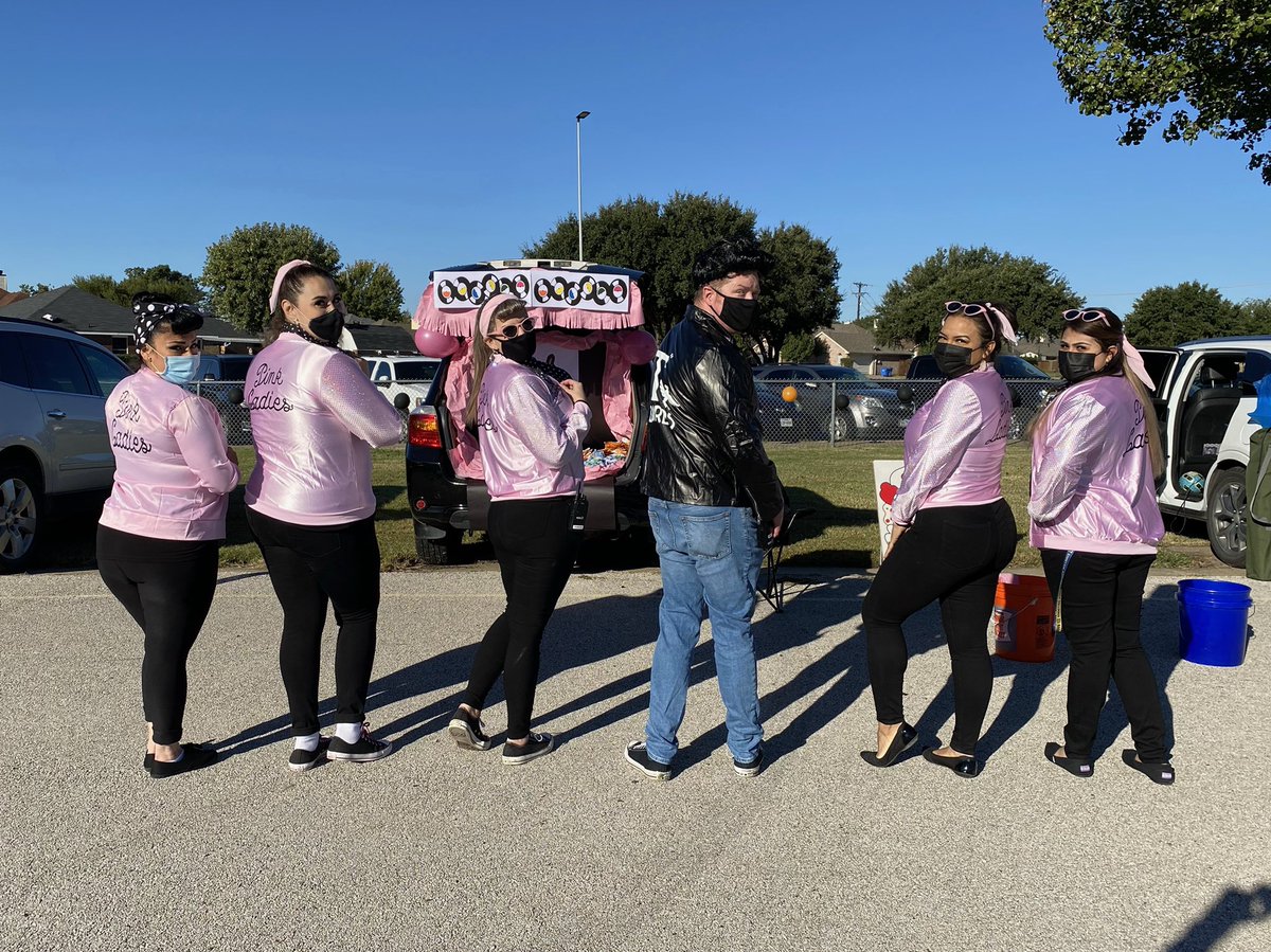 AJRamos727's tweet photo. Such a fun day! We had a socially distanced Spooktacular event at school AND our amazing district admin surprised principals with appreciation goodies. So thankful for my Back &amp; GISD family. #ChooseBack #ChooseGISD #greaselightning #pinkladies @AdamsTechEd @drlopez23 https://t.co/MW8gKtTyYg