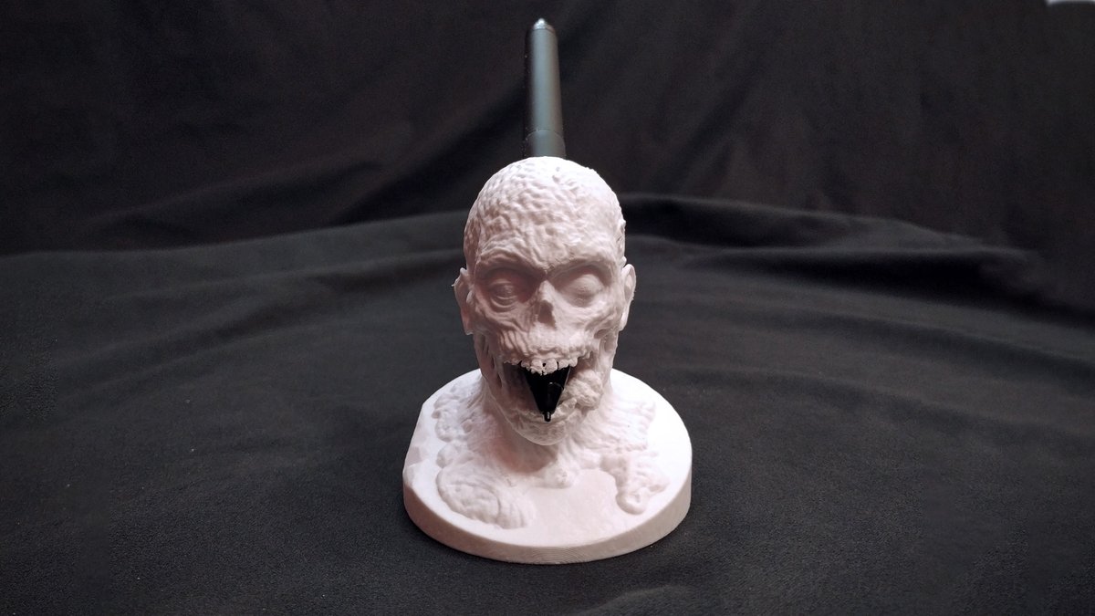 kovatch3d's tweet photo. Hi gang, decorate your table with this great piece and impress your friends with this Nolans Joker meets the Walking Dead Zombie Head Pen Holder. You can find more screenshots in links below. #Halloween #3Dprinting #zbrush #freebie 
Artstation - https://t.co/FNxzVIIIC3 https://t.co/klCM49RN40