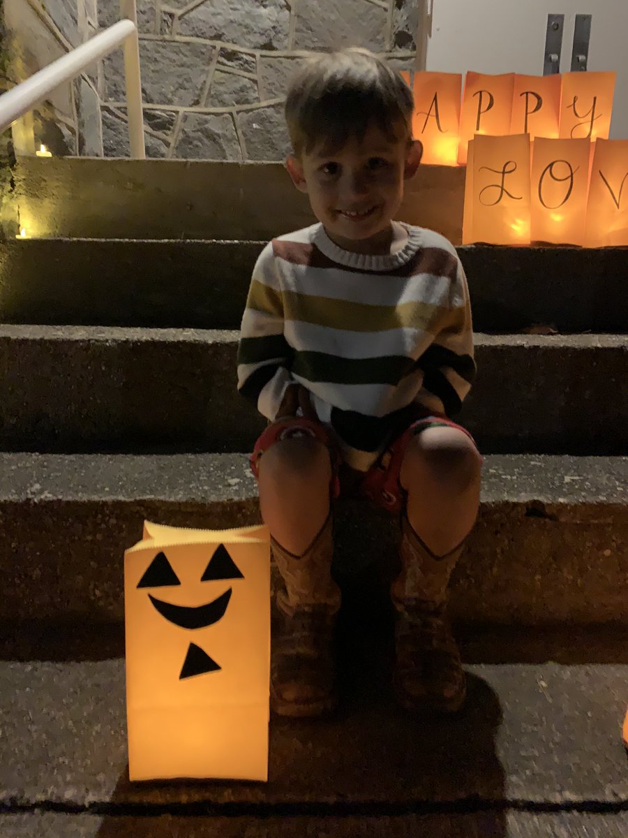 ValleCrucisSch's tweet photo. Be sure to come by and check out the beautiful artwork and luminaries tonight and tomorrow.
#WeAreWatauga 
#VCOnTheRISE https://t.co/O6UOmzAWuM