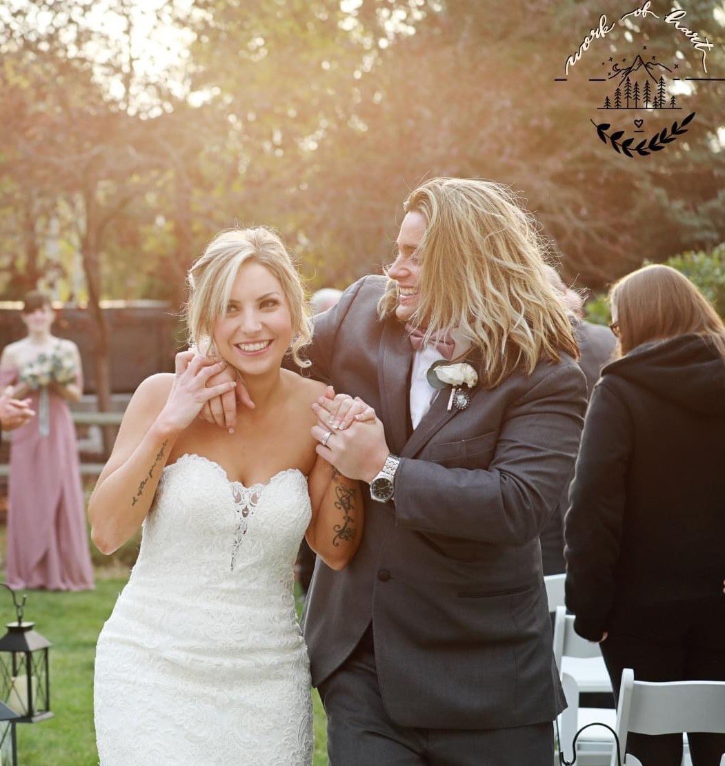 MadisonHenricks's tweet photo. Mr. &amp; Mrs. Henricks at last 💖 https://t.co/goVZ60HLqc