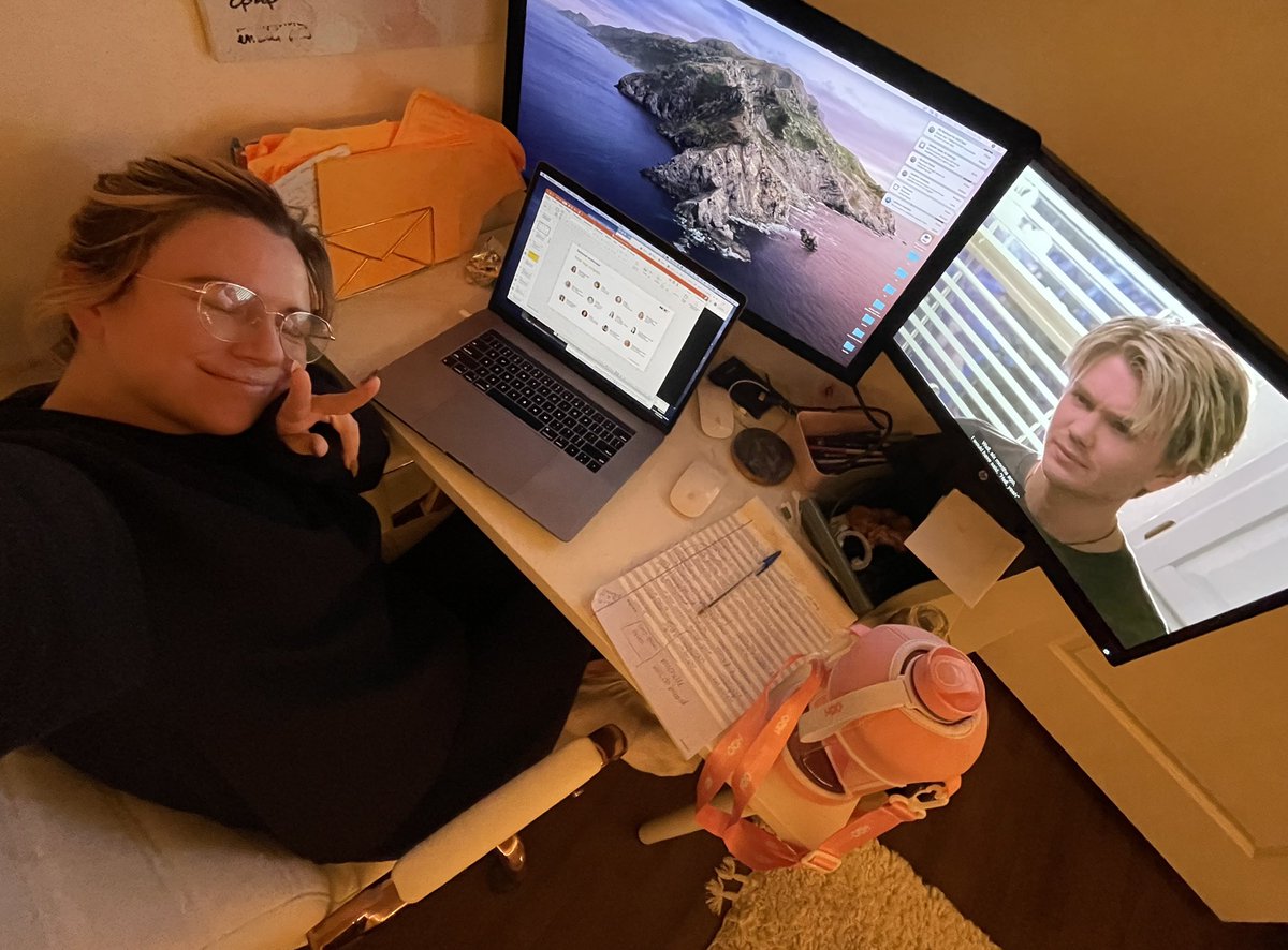 yes i am spending my halloweekend going on my third 12 hour workday in a row while still binging one tree hill nonstop