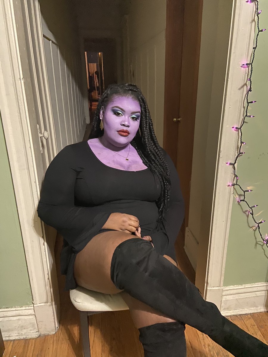 desgrace26's tweet photo. turned myself into ursula just to sit in my living room, how’s your friday going https://t.co/dPCp0jXdV0