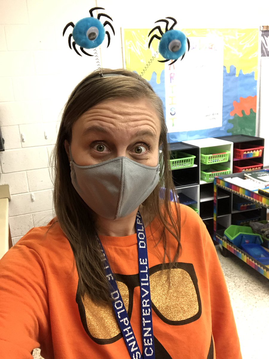 artwalkervb's tweet photo. Flippy was a pirate for Halloween today 🎃 #CESart #artonacart #adventuresofflippy @CentervilleVB https://t.co/aNhupMblNJ