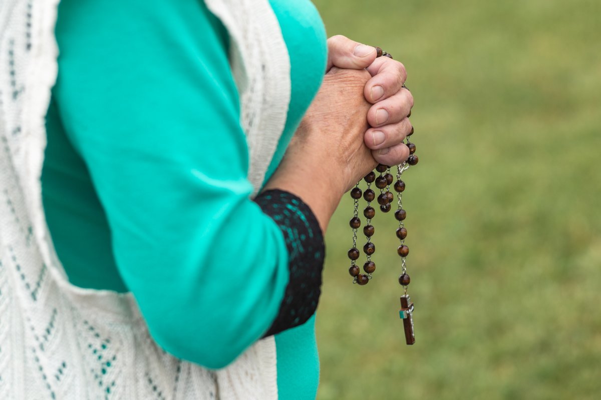 The next tweet will be something to help us prepare to pray, then I’ll post some intercessions or intentions. At the top of the hour I’ll begin posting the Rosary itself in this thread.