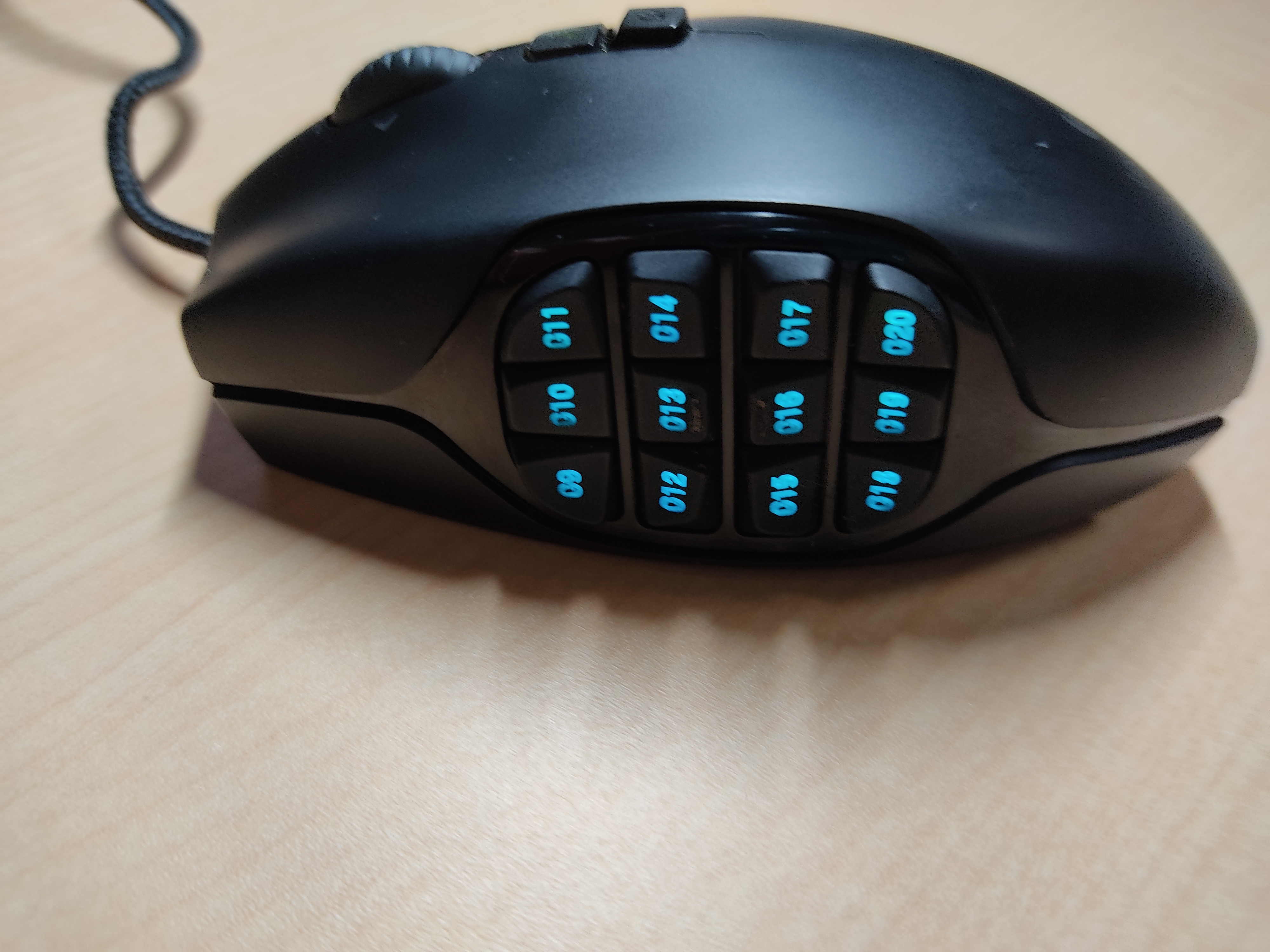 ジオ Theo The O マイマウスその２ ロジクールg600 Ff14 などのmmoのプレイで使用 左側に12個のボタン シフトボタンで実質24個のボタン もちろんマクロ等を登録可能 ただボタンが多すぎて混乱 誤爆することも ゲーミングマウス G600 G600ｔ