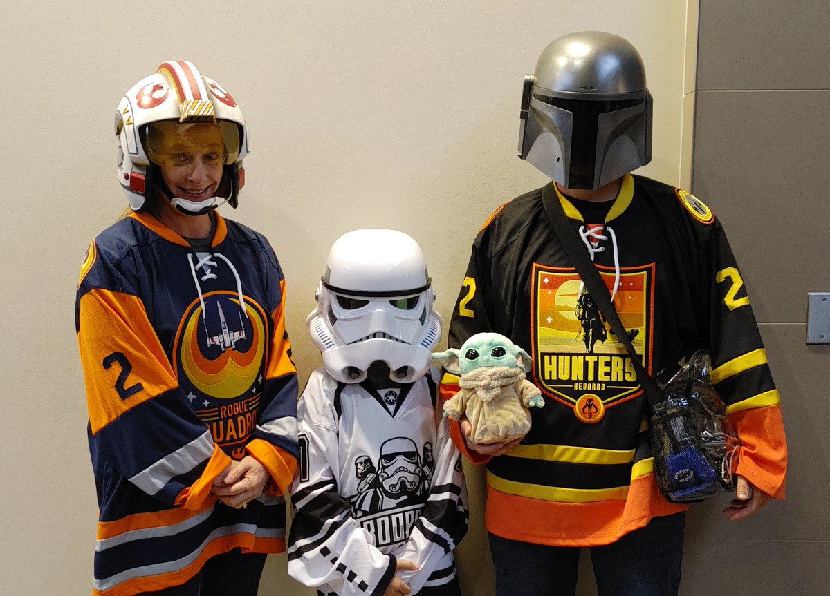riddler_2_'s tweet photo. Get to whip out the @starwars hockey jerseys at the @sfstampede game tonight. This is the way! https://t.co/sfXAAjJpJg
