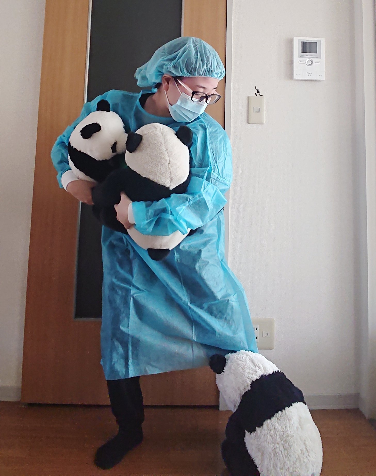 チカ パンダが足にまとわりついてしまう飼育員 地味ハロウィン Dpz チカ パンダが足にまとわりついてしまう飼育員 地味ハロウィン Dpz