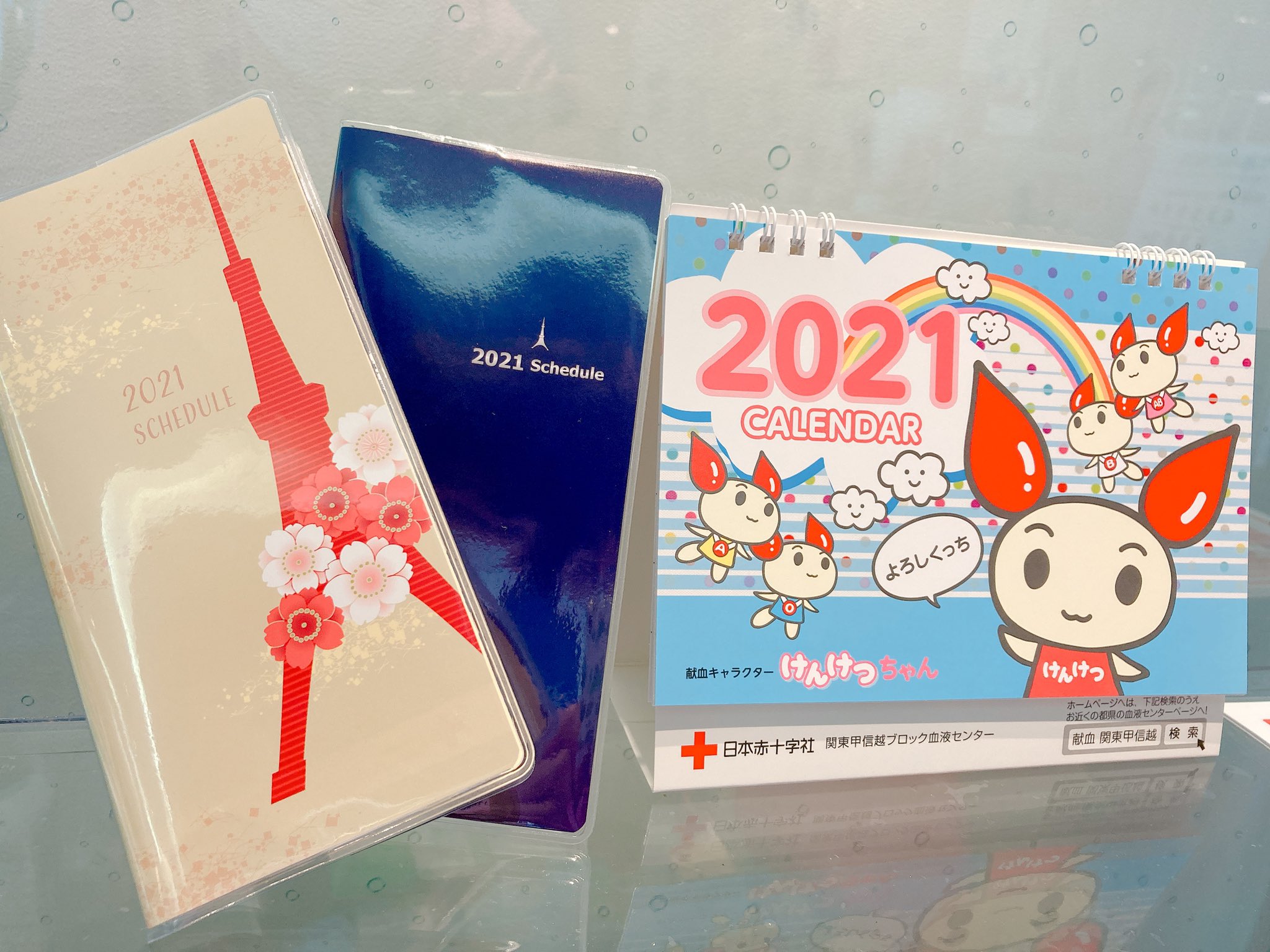 Akiba F献血ルーム お待たせしました 来年用のカレンダーか手帳をラブラット会員様にプレゼント開始しました ご協力頂いた方へお好きな方をお渡し なくなり次第終了です お早めに T Co Vu0gnnbvoi Twitter