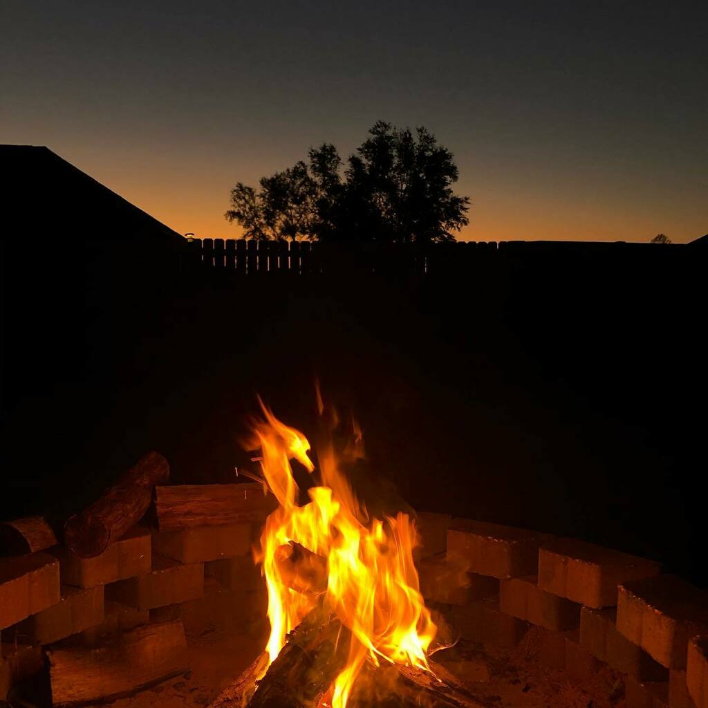 JRussell7899's tweet photo. Next-to-last Florida Panhandle sunset that will take place after 6 PM. DST ends tomorrow. Boo! #makedstpermanent https://t.co/4XzSO1kcQY https://t.co/3RMKLYhrzu