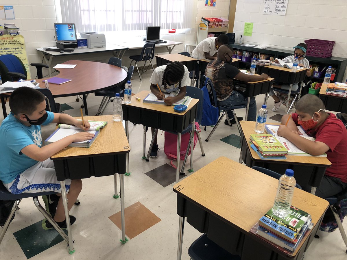 mnation83's tweet photo. Love when students are engaged in their learning. Working in groups to find the character traits of William Tell in their LAFS books. @HCPSJackson @HillsboroughSch https://t.co/DABrMzCorm