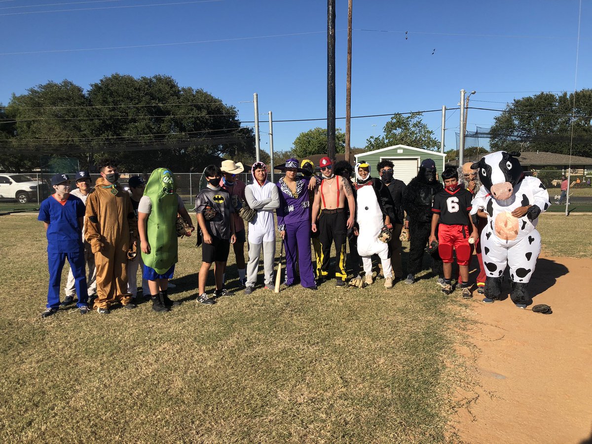 CarrollTigrBSBL's tweet photo. Good times with these Goons!
Halloween SCREAMmage 2020
#EAT #BehindTheMask #2Bombs
@CG_Strength @jmegged2 @mycarrolltigers @TPAthletes https://t.co/sjYNodMq6r