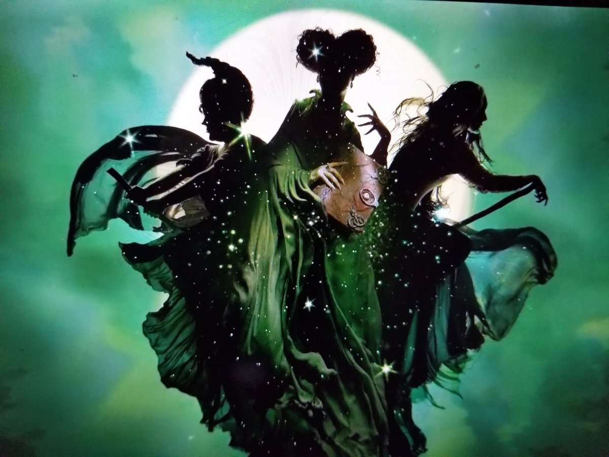 tamj's tweet photo. I'm not much of a Halloween person unless it includes the Sanderson Sisters. #HocusPocus   #NYRPHulaween https://t.co/pjZ4wfiyvr
