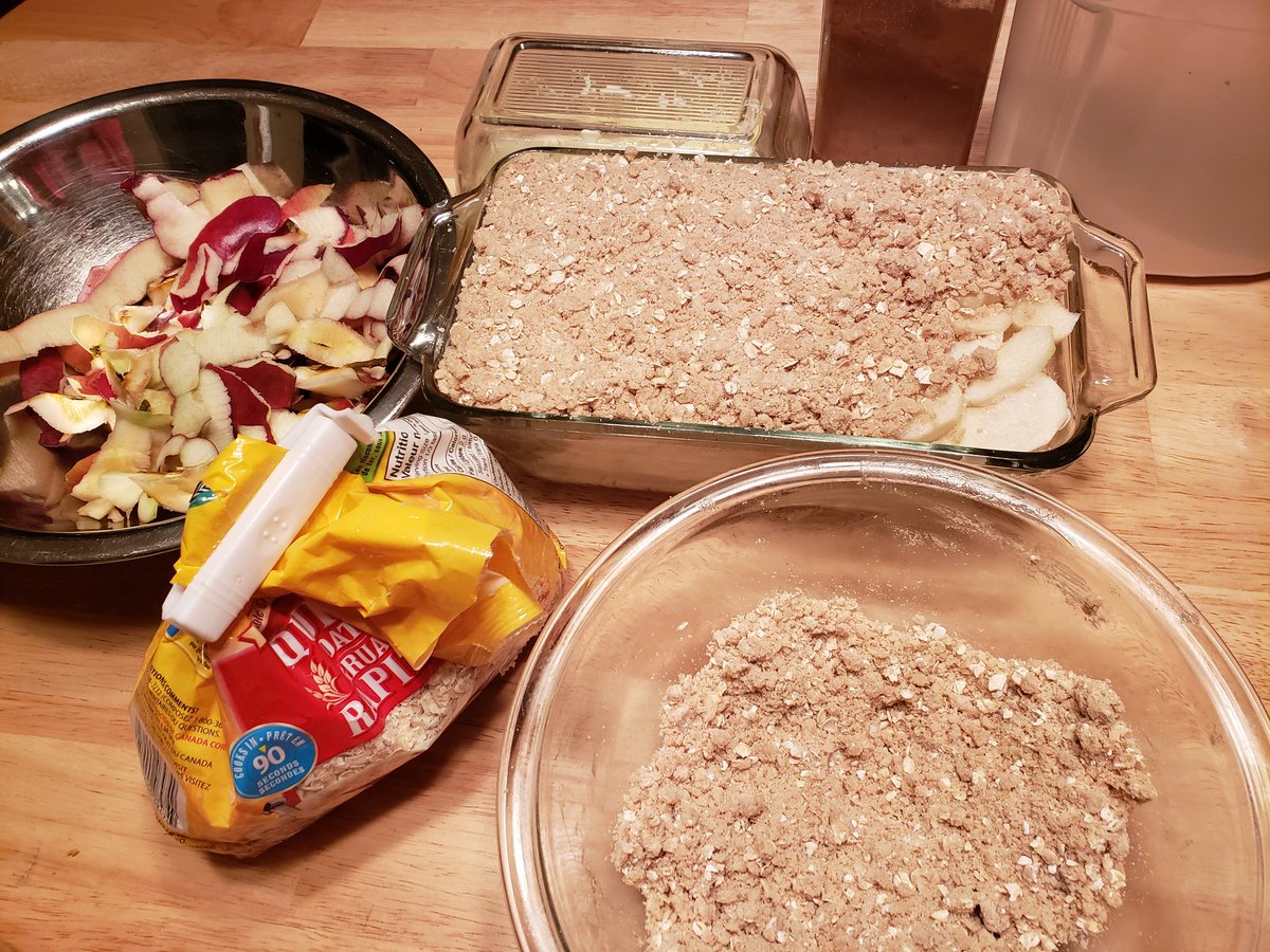 Tea_RedRose's tweet photo. Picked up pumpkins and apples at the farm... made an apple crisp! πππ #SupportingLocalFarmers #SupportingFarmers https://t.co/kbSVsold8q
