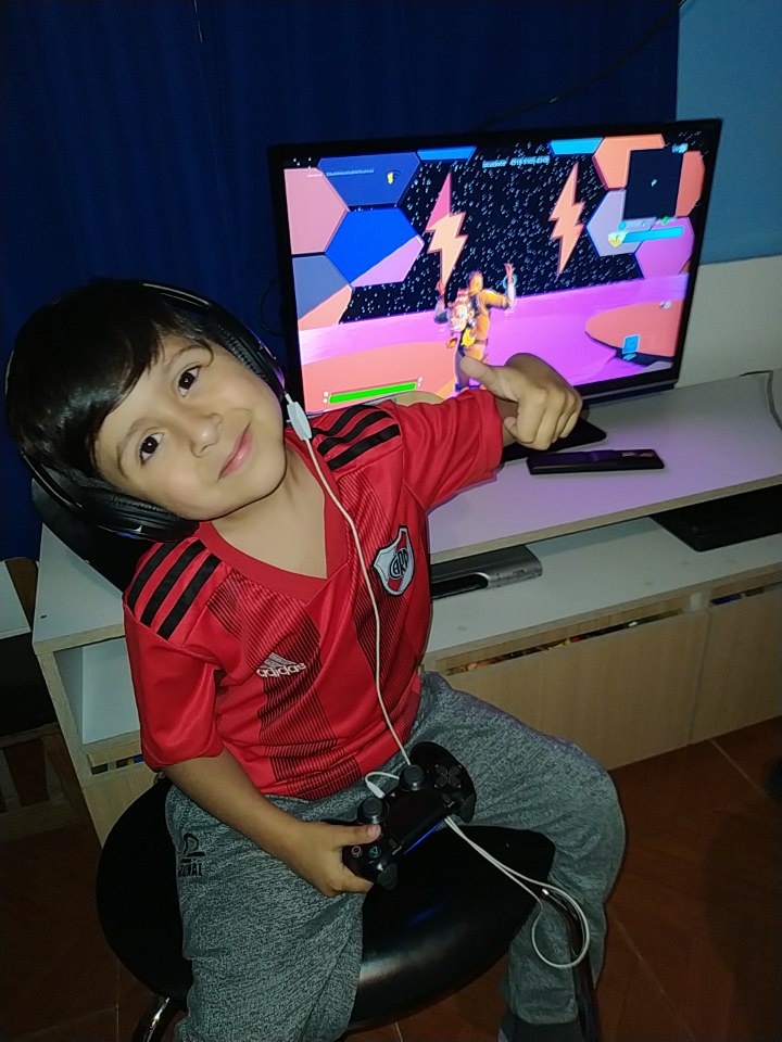 Chechu10G's tweet photo. Quiero mi Funko pop @JBALVIN @Fortnite_ES  #FNLaFamilia https://t.co/L4zywAC9gC