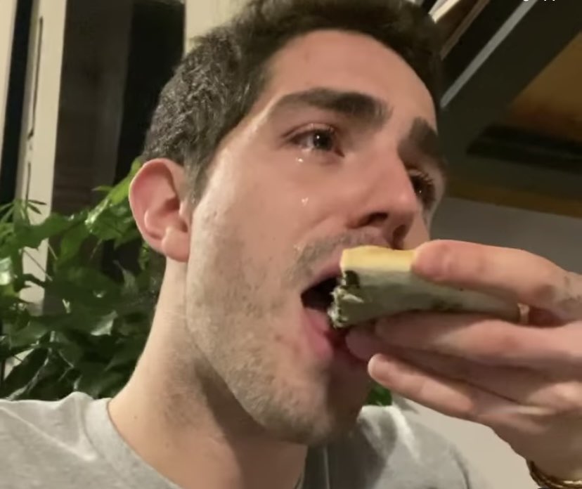 GioBallerini99's tweet photo. Se pensate di essere sfigati 
Ricordatevi che Tommaso si è depilato per Paolo Brosio 
E QUI LA CHIUDIAMO  #GFvip https://t.co/Kf8eIt9Q5d
