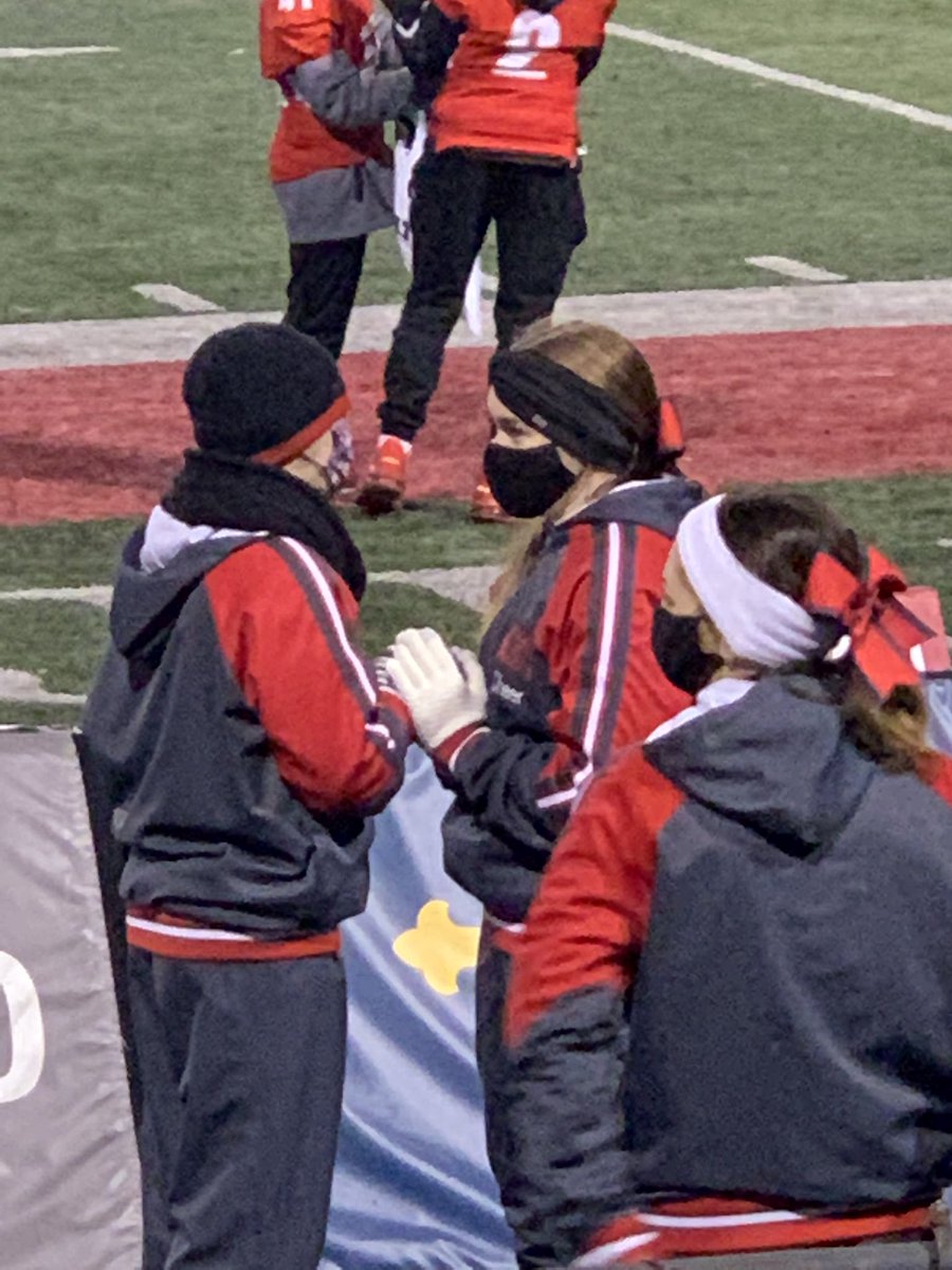 ReegKendra's tweet photo. Sometimes we just have to keep each other warm as we cheer on the cards to victory! ⁦@MentorSparkles⁩ https://t.co/7xSH4l8b10