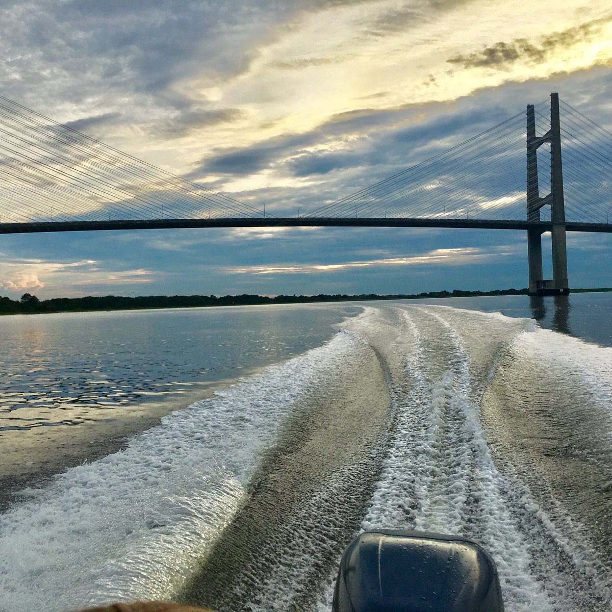 westmarine's tweet image. The week is over, time to get away from the shore! 🛥
#boating #weekendboating
