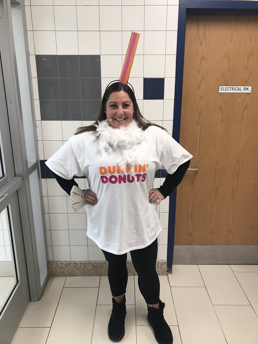 KD_Peck's tweet photo. This social worker runs on Dunkin’. Not just today, but everyday. @dunkindonuts #schoolsocialworker #midlakespride #midlakesstrong #midlakesschools #bekind #PositiveVibesOnly #positivity https://t.co/EsvGElwRwH