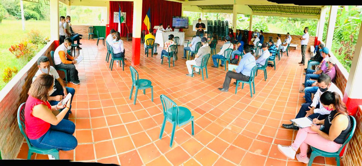 SecGobCundi's tweet photo. #Hoy nos desplazamos al corregimiento de #Pasuncha en el municipio de #Pacho, construyendo #TerritoriosDePaz a través de las charlas y métodos alternativos de solución de conflictos y frentes de Seguridad #RegiónQueProgresa https://t.co/MeOq3I4SLm