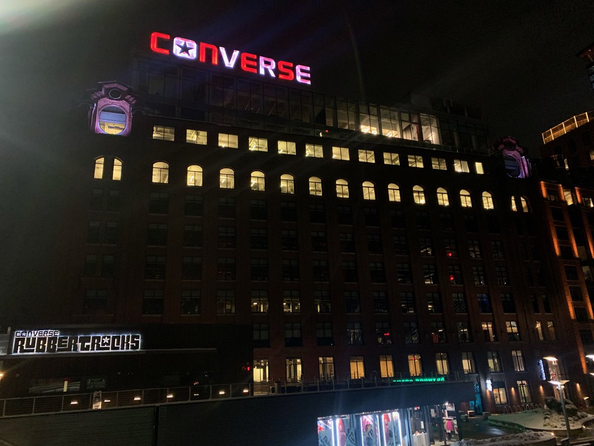 Thank you, ⁦<a href="/Converse/">Converse</a>⁩ for lighting your building up to honor Travis. We are grateful!