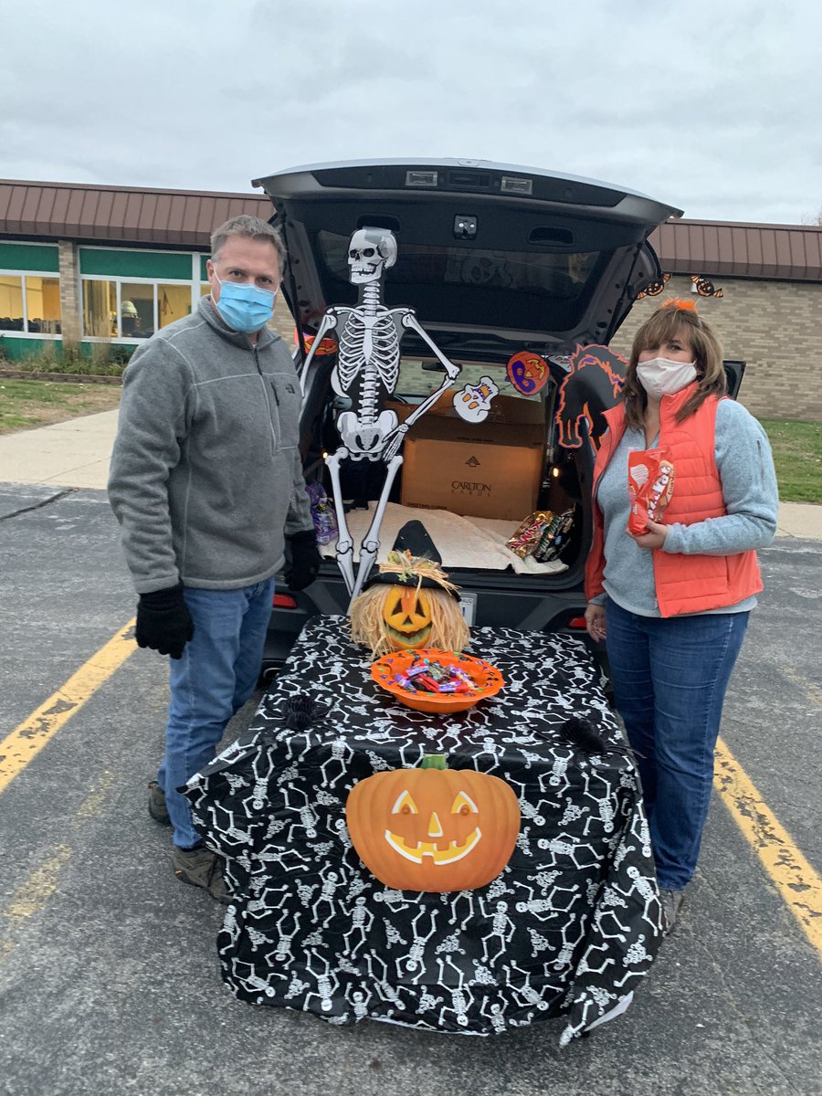 A great Friday before Halloween, even though it was a bit different this year! A spooky morning zoom with my students and then our awesome (social distanced) trunk or treat. Big shoutout to my awesome parents for passing out candy to our awesome superstars!💚🎃👻 #WeAreLamphere