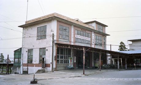 【1978年ごろ 新富山駅/富山地方鉄道射水線】この写真の現在の写真を募集しています!あなたの近くのスポットでしたらぜひ同じ場所で同じ角度の写真を投稿してください。 https://t.co/K4yssztfkj #富山県 #toyama #富山市 #今昔 #古写真 https://t.co/NlwB17WqxV