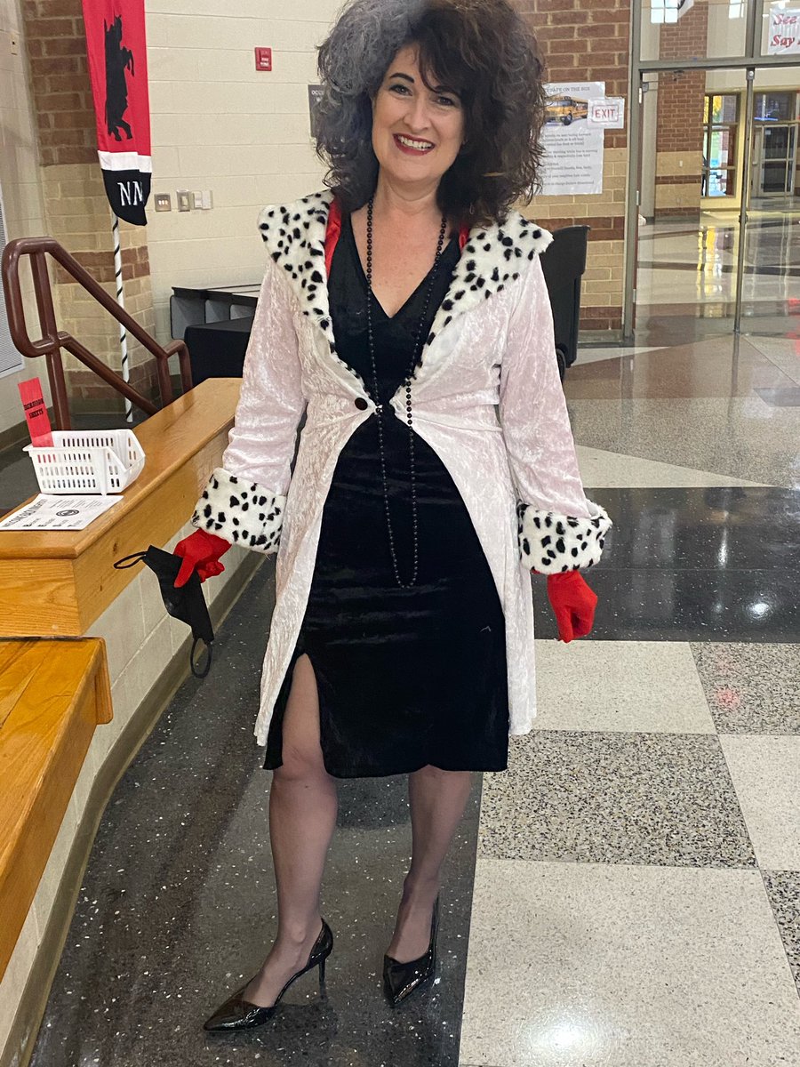 lfb1968's tweet photo. @nms_gwd50 Teachers like to play dress up too!  #redribbonweek https://t.co/rFfBXO95RP