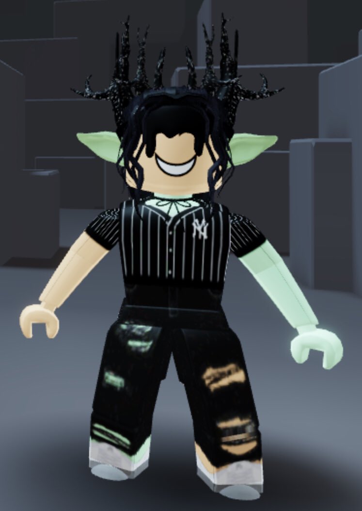 auri_the's tweet photo. I made a Halloween costume on Roblox and will be posting my real one (for fun not going out or stuff) tomorrow I’m still on break but just wanted to post! https://t.co/lt58Gf4CcV