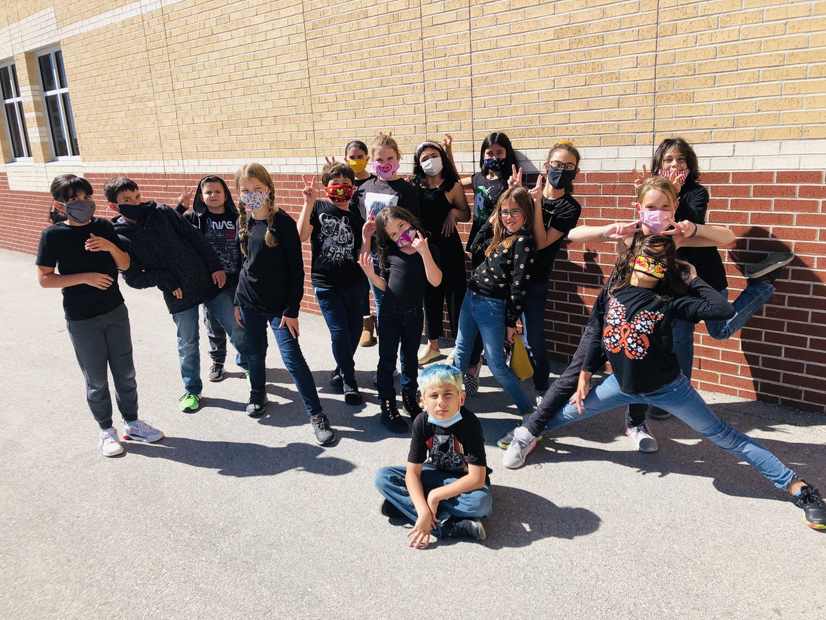 4thWithBorja's tweet photo. We love being silly, but we especially love being drug free! Be Silly. Be Happy. Be Brave. Be Drug Free. #RedRibbonWeek #LeadTheCharge @NISDKallison https://t.co/e29cygpaN7