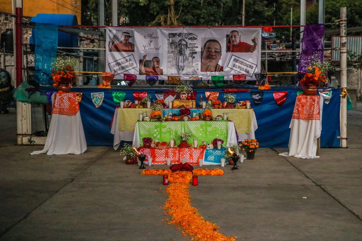 JaramilloKar's tweet photo. Familiares y amigos acudimos al gimnasio del Parque Cri-Cri del Centro Comercial Adolfo López Mateos, a recordar a un mes de su partida a mi padre Juan Jaramillo Frikas. 
#ProhibidoOlvidar 
#AvisaleALosDemas 
#JuanJaramilloFrikas https://t.co/Q0ffrVud91