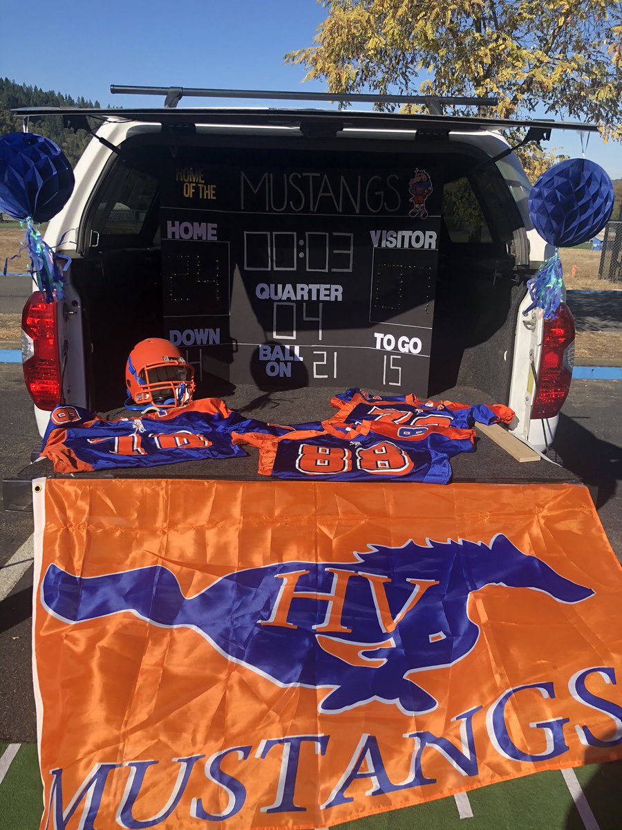 southerndrw1's tweet photo. Ended October with a bang! Drive Thru Trunk or Treat for the win! Our students, families, and community showed up in full force and for two hours the line never stopped!!! #relivingglorydays #newassistantprincipals #gostangs https://t.co/0b6WlFFZ4x