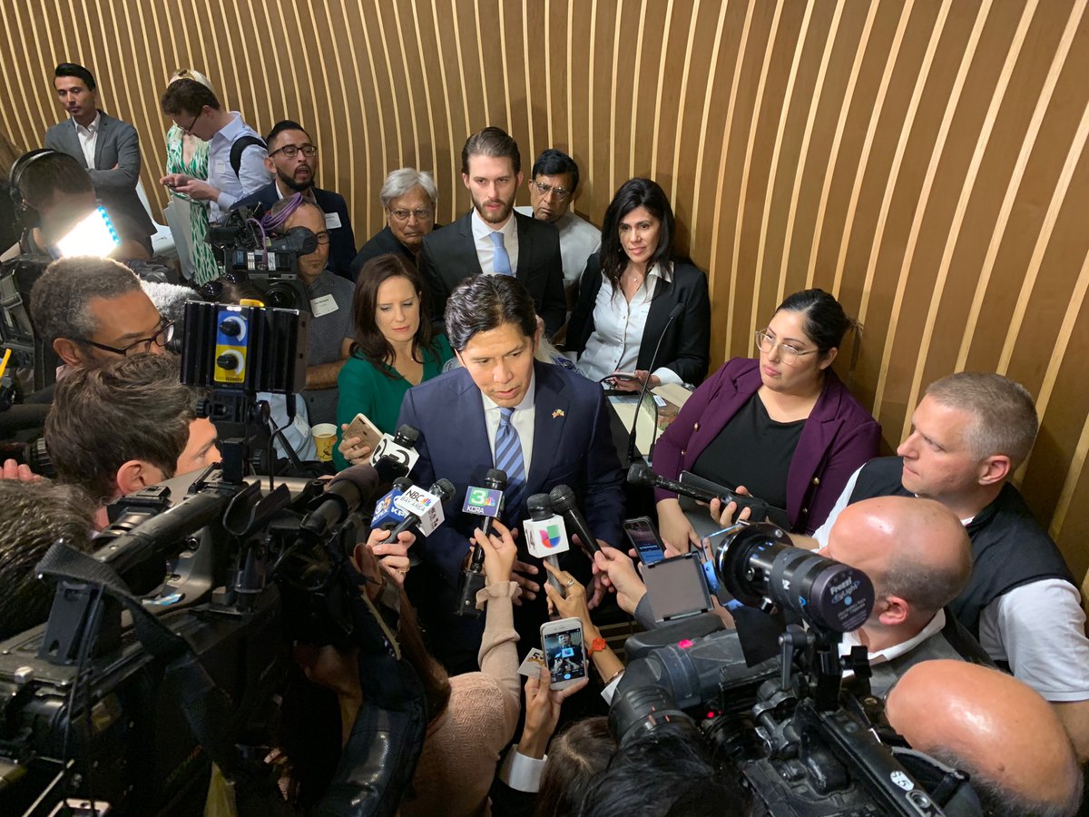 junderland's tweet photo. I got #MyShot when @kdeleon hired me. He &amp; @courtni_pugh, @jenniferbarraza, @DanReevo and @reyesa gave me what I needed to thrive.

I've almost always had the privilege of taking opportunity, not struggling for it. That's why I'm voting #YesOnProp16 - to level the playing field. https://t.co/0YsaVT03lK