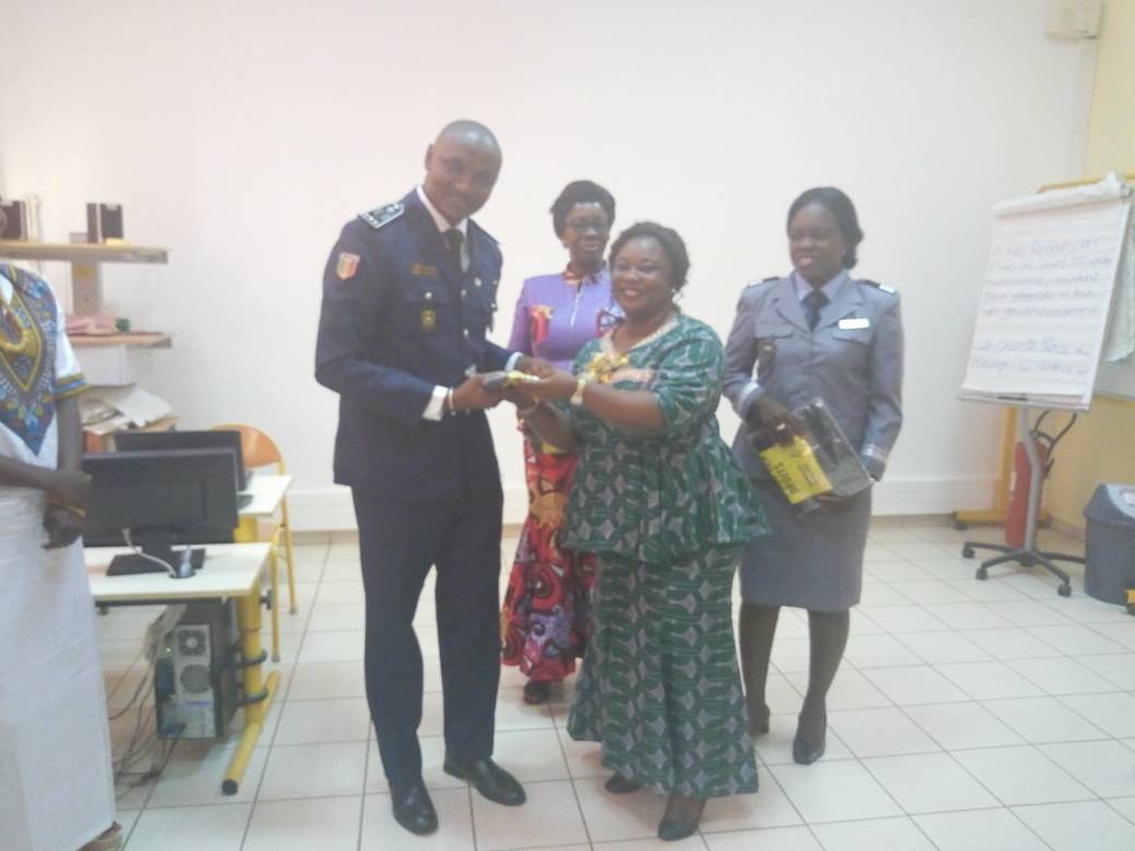 LejepadB's tweet image. 31/10/2000, le Conseil de sécurité des NU adoptait la résolution 1325 sur les femmes, la paix et la sécurité. 20ans après, quel bilan faire de son existence?
@EMP_Bamako @AlliancePaix @AllianceSahel @AfPeacebuilding @ONUFemmes @PNUDBenin @UN_Women @UNBenin @_AfricanUnion